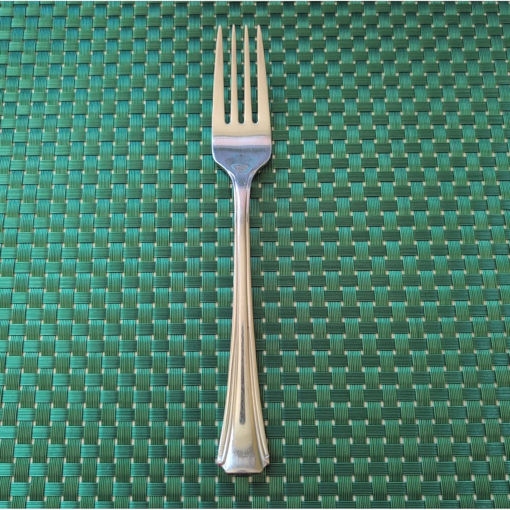 1 Oneida Bordeaux Dinner Fork Stainless Steel Glossy Single Fork USA 18/10